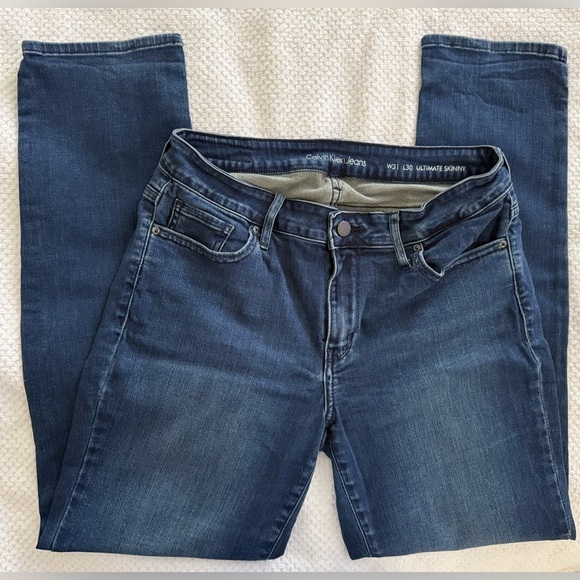 CALVIN KLEIN WOMEN’S DARK BLUE ULTIMAR SKINNY JEANS - Picture 6 of 10